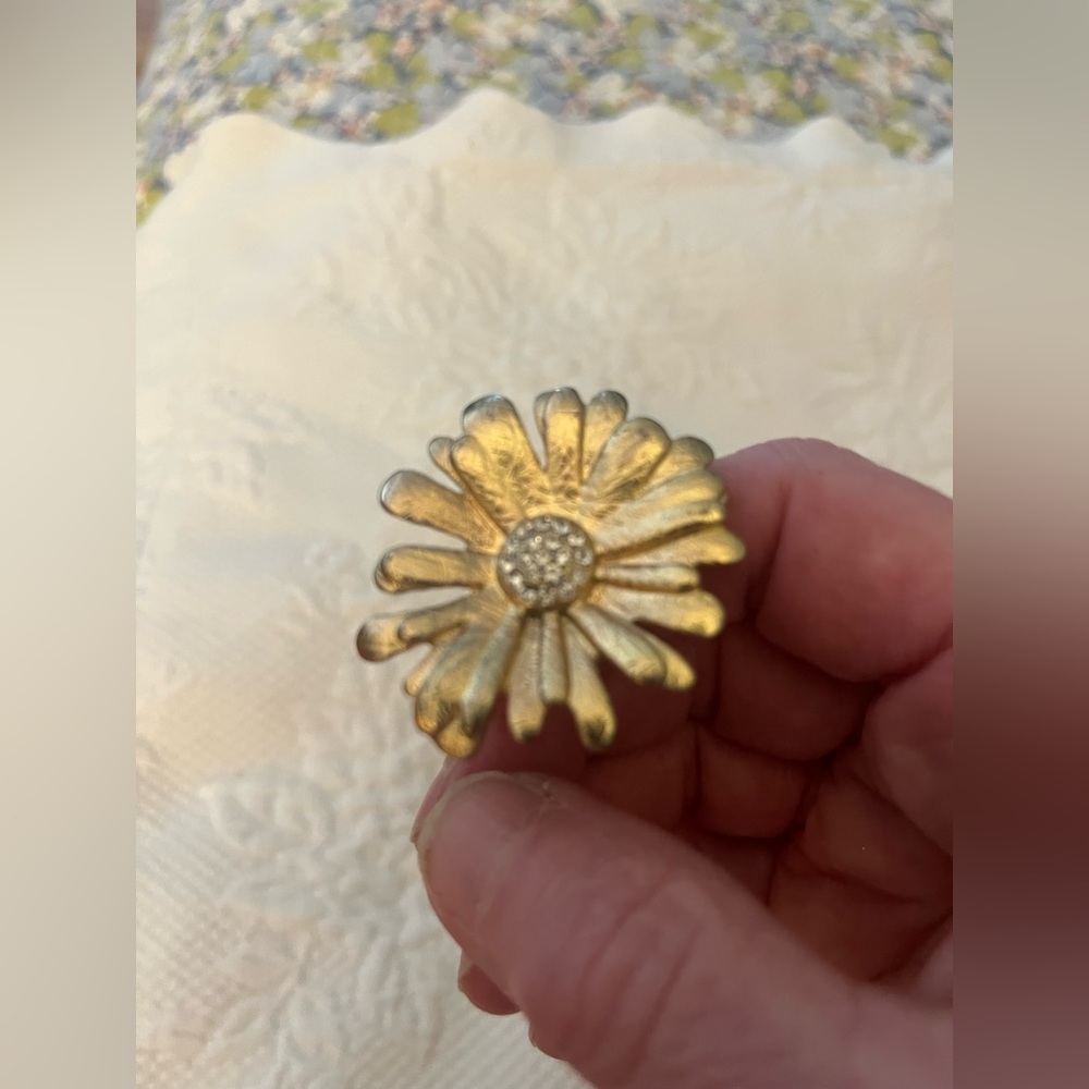 Fun flower ring - Picture 2 of 12